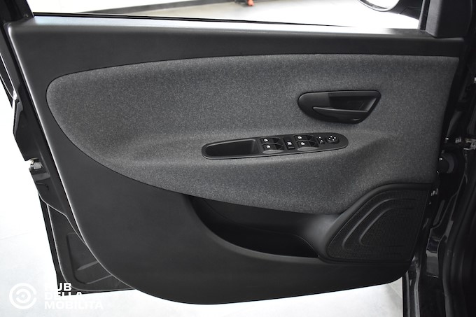 LANCIA Ypsilon 1.0 FireFly 5 porte S&S Hybrid Silver Plus